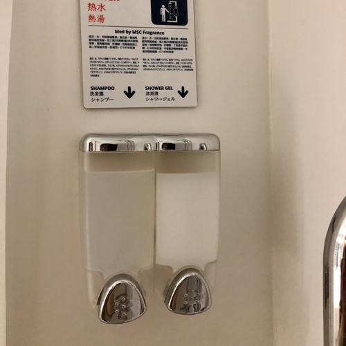 シャンプーとシャワージェル