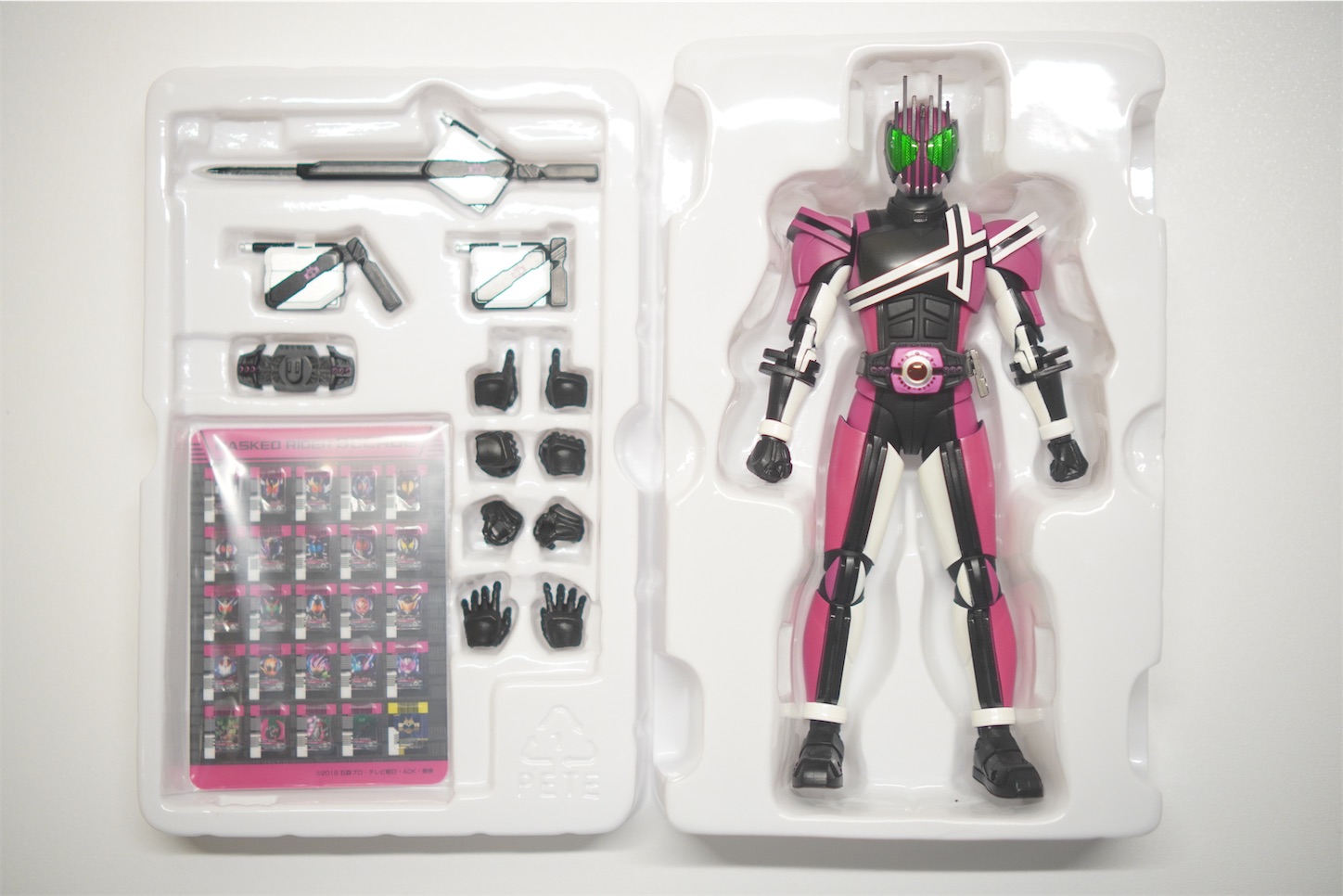 S.H.Figuarts(真骨彫製法) 仮面ライダーディケイド(ネオディケイ 