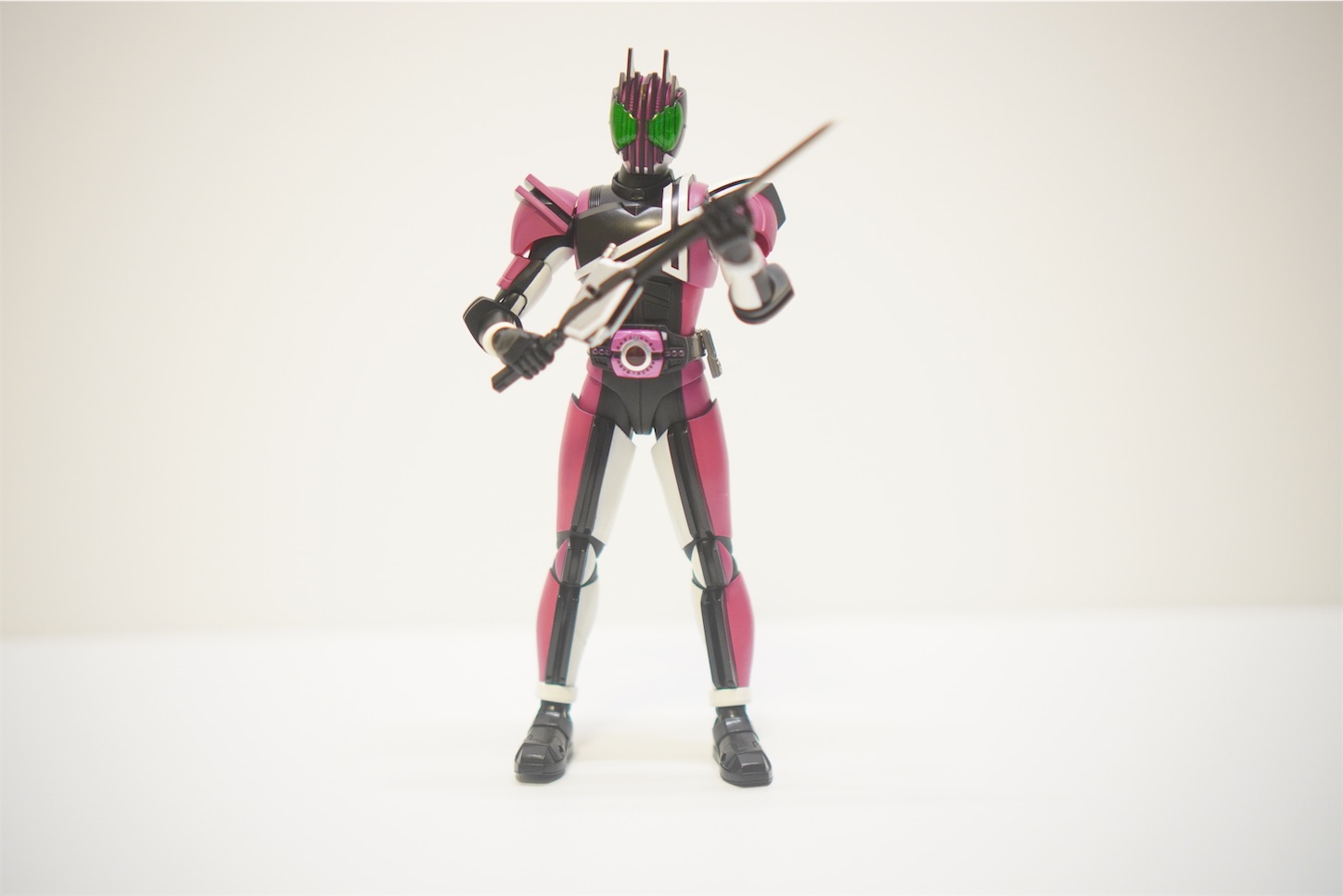 S.H.Figuarts(真骨彫製法) 仮面ライダーディケイド(ネオディケイ 