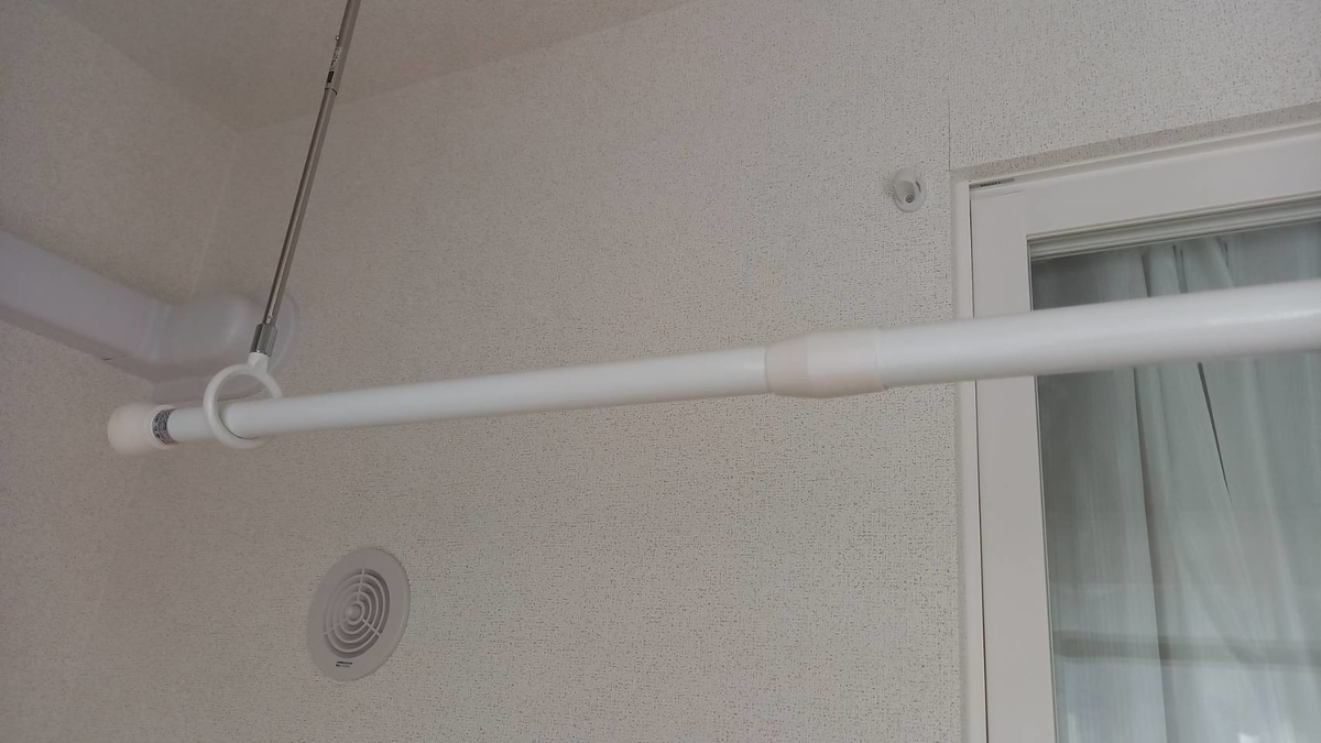 突っ張り棒 物干し竿はダイソーで十分 100均ダイソーの突っ張り棒で代用がおすすめの理由 ねこらんたん 突っ張り棒 物干し竿はダイソーで十分 100均ダイソーの突っ張り棒で代用がおすすめの理由 ねこらんたん
