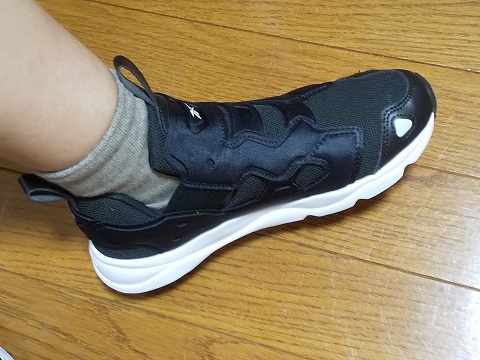 Reebok フューリーライト 3.0のブラックを購入（ZOZOマットを