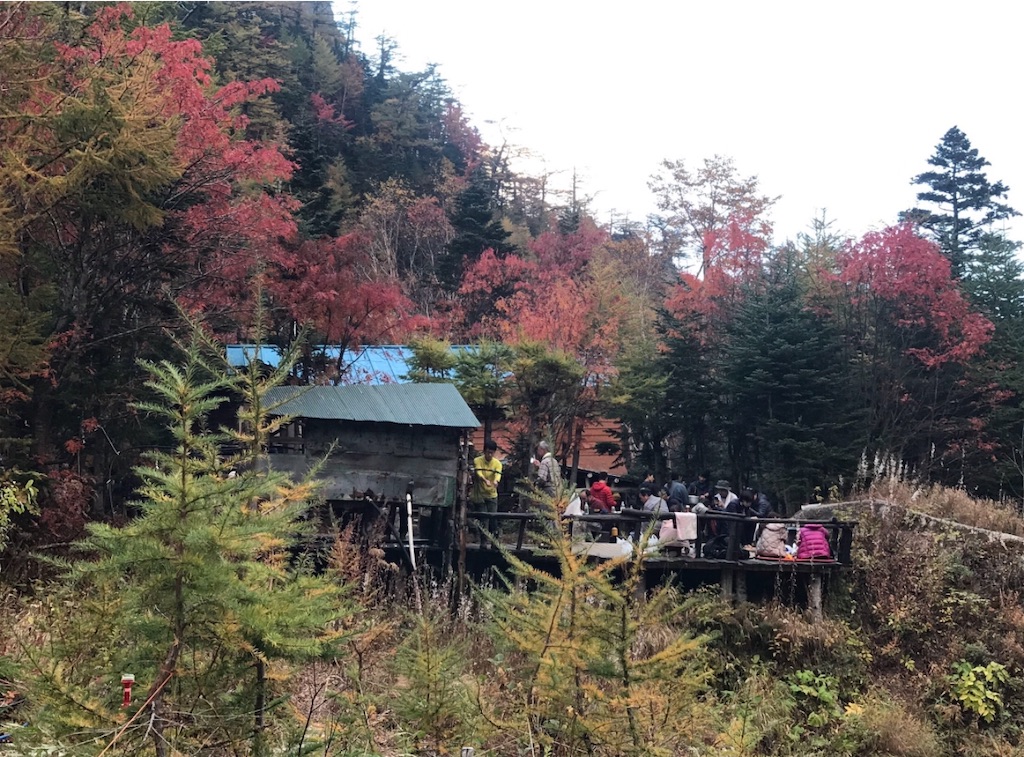 紅葉の鳳凰小屋