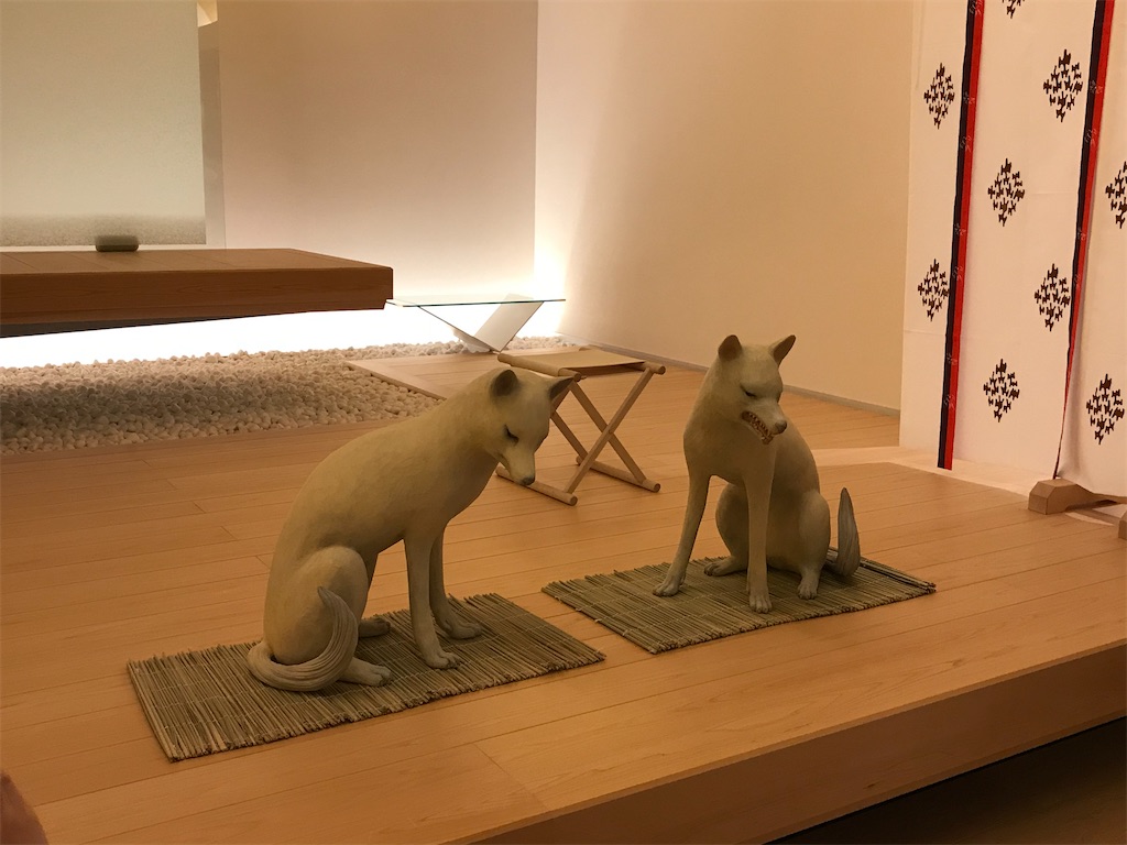阿吽の白いオオカミ