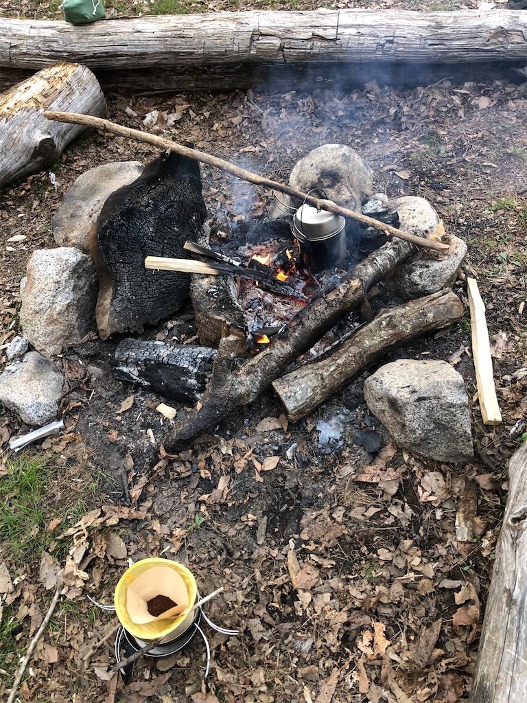 さっそく火を起こしてコーヒータイム。