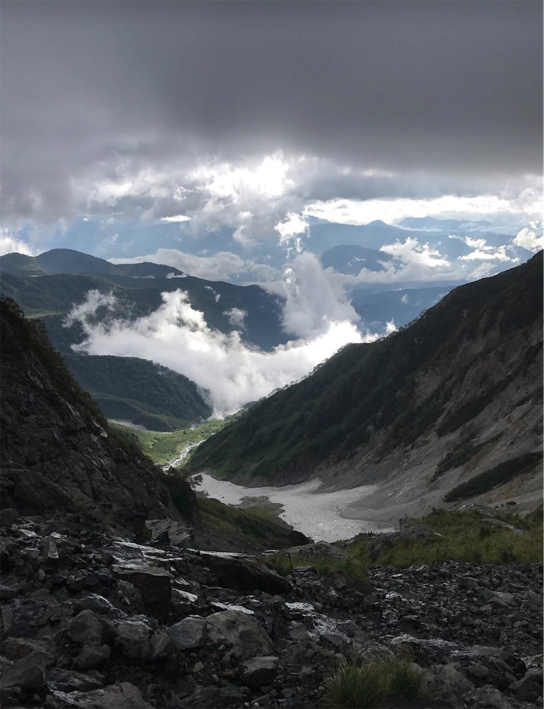 下界の雲が切れてきました。