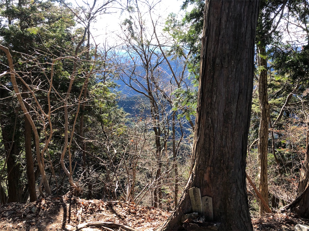 修験のお札と山頂の景色