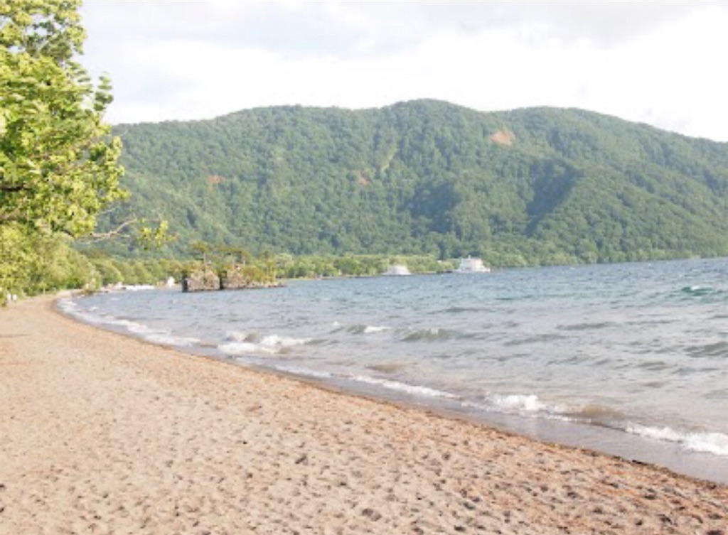 十和田湖の浜辺