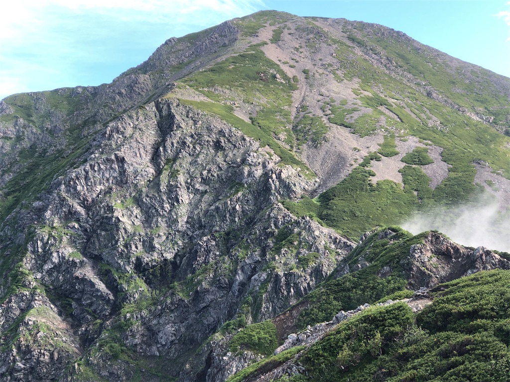 南アルプスの名峰、聖岳。