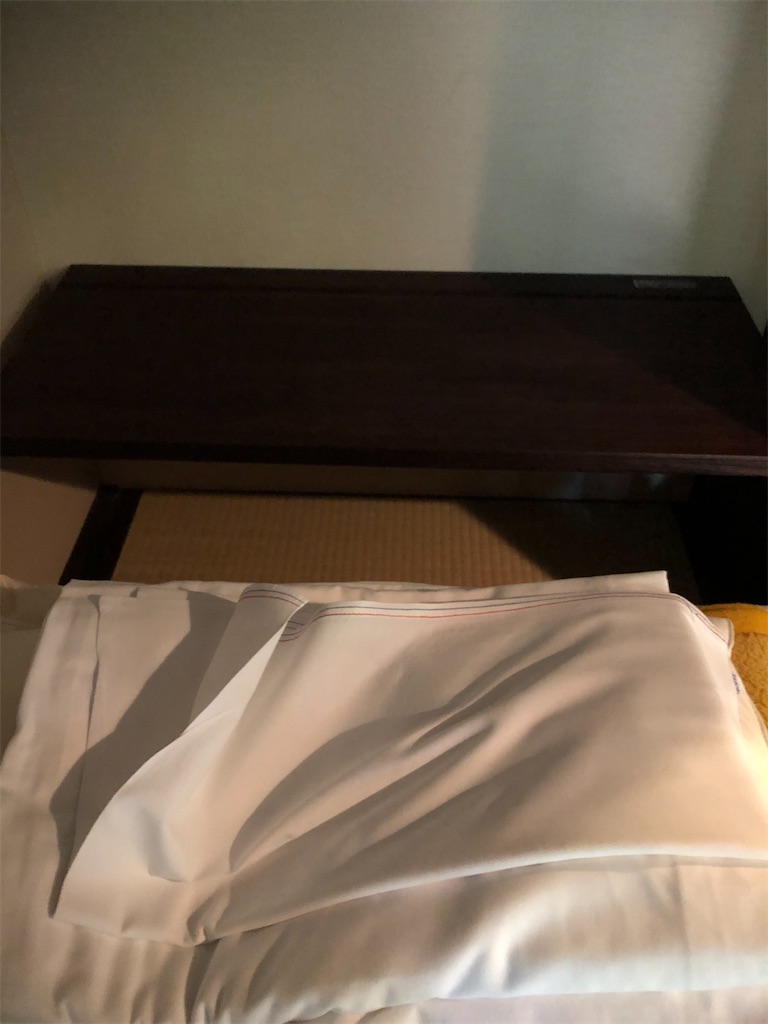 引き出し式の机