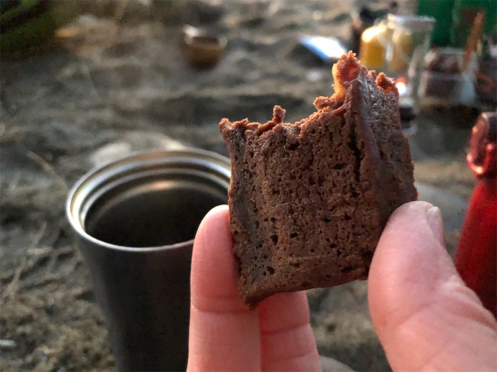 美味しいコーヒーとチョコレートケーキ。