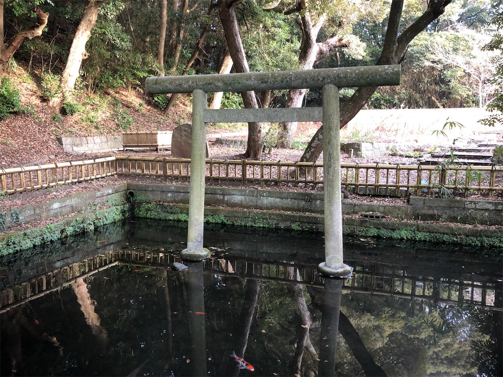 鹿島神宮とよく似た禊池。