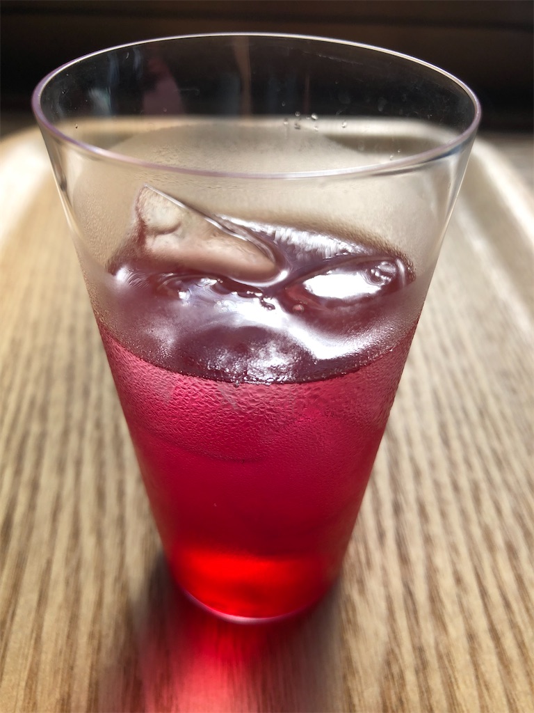 ワインレッド色の紫蘇ジュース