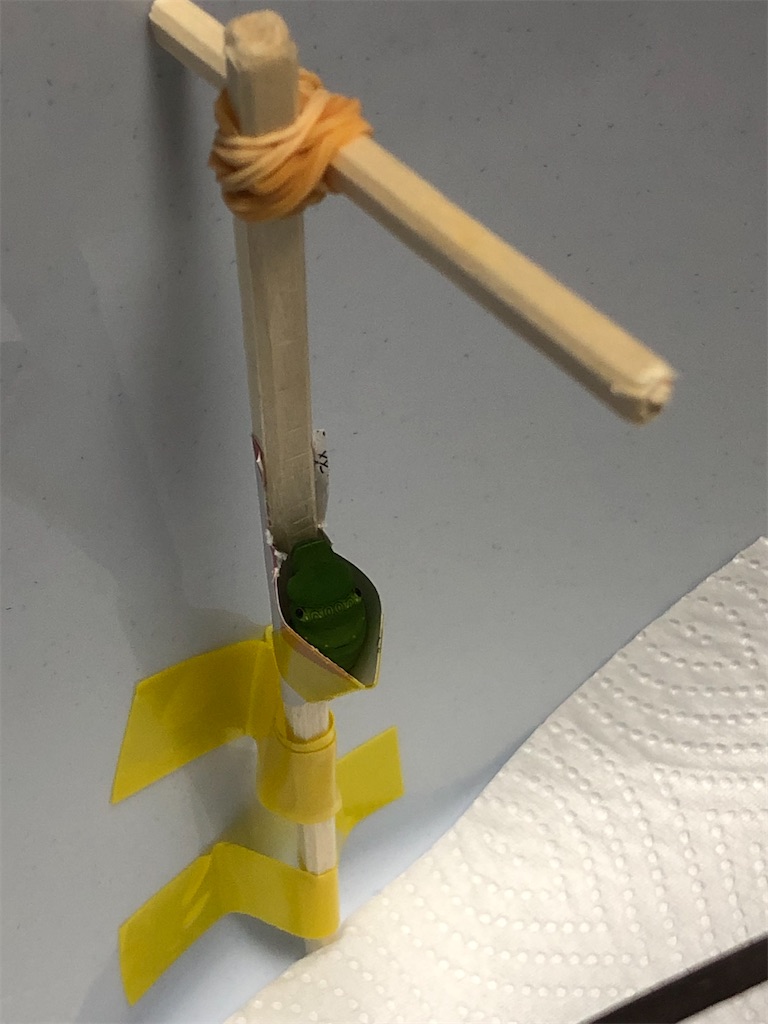 急いでサナギの羽化台を作る。