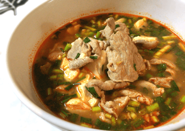 情熱的旨さのダシ豚ネギ豆腐チゲ(糖質13.4g) 情熱的旨さのダシ豚ネギ豆腐チゲ(糖質13.4g)