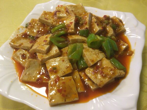夜の市内で楽しむ、美味しい中華料理店 夜の市内で楽しむ、美味しい中華料理店