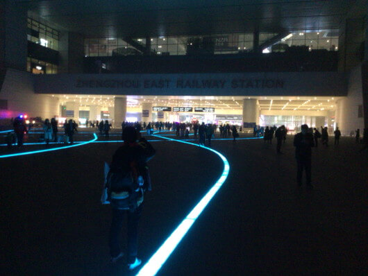 鄭州東駅前の綺麗な光景 鄭州東駅前の綺麗な光景