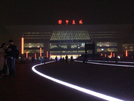 鄭州東駅前の綺麗な光景