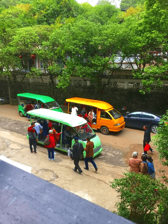 中国人のバス乗車争奪戦 中国人のバス乗車争奪戦