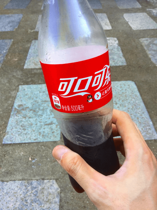 山登りで美味しいコーラ 山登りで美味しいコーラ