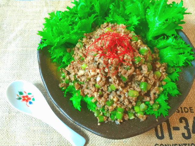 野菜に包もう！蒟蒻豚そぼろ 