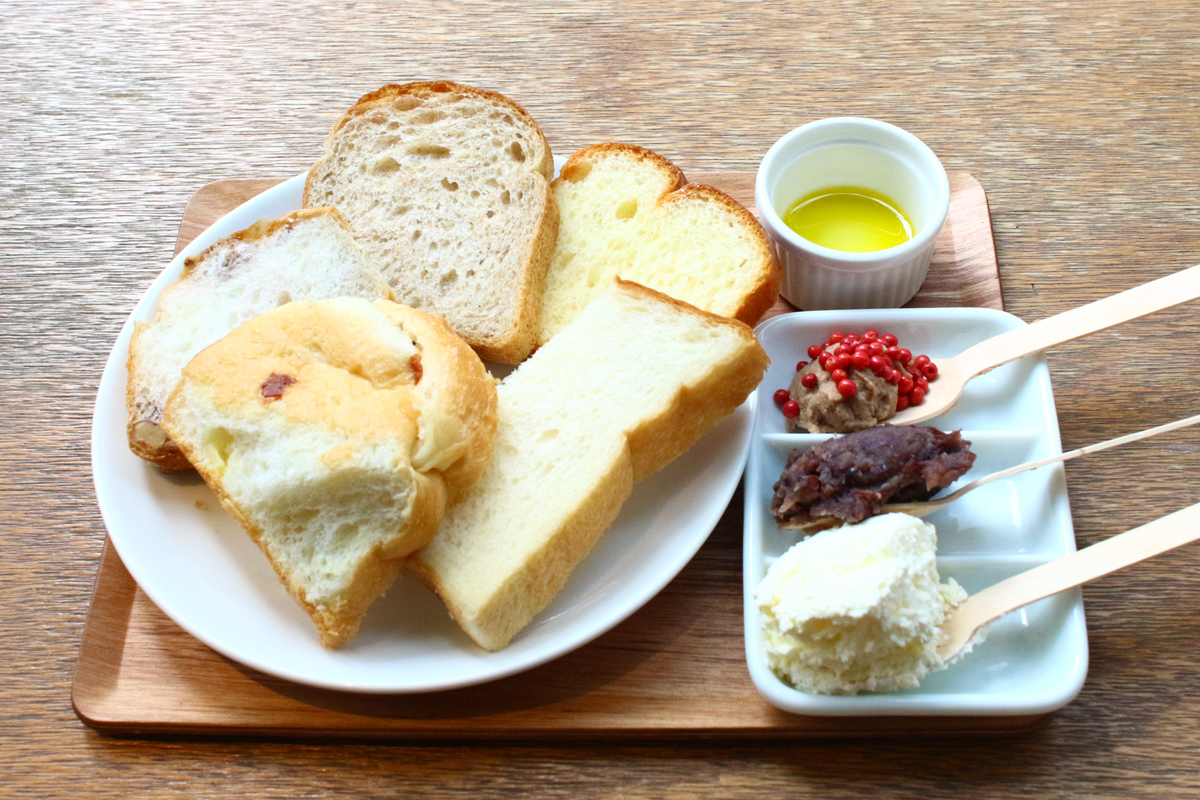koe lobby モーニング パンブッフェ 食パン