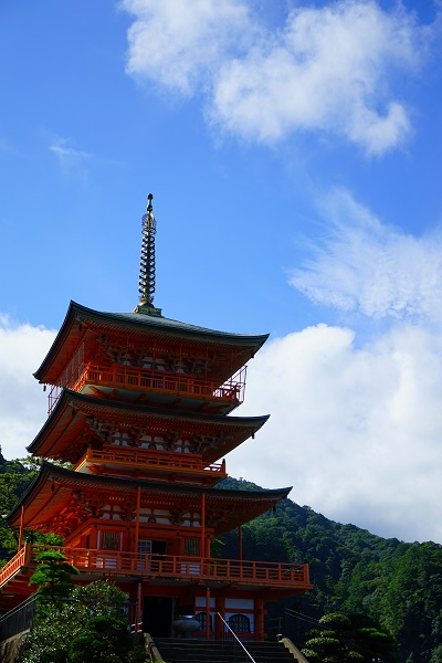 青岸渡寺の三重塔