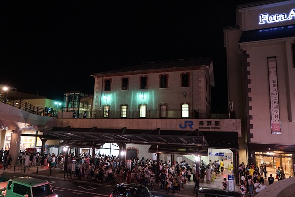 大混雑の長浜駅