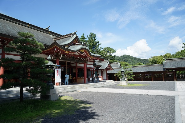 気比神宮の外拝殿
