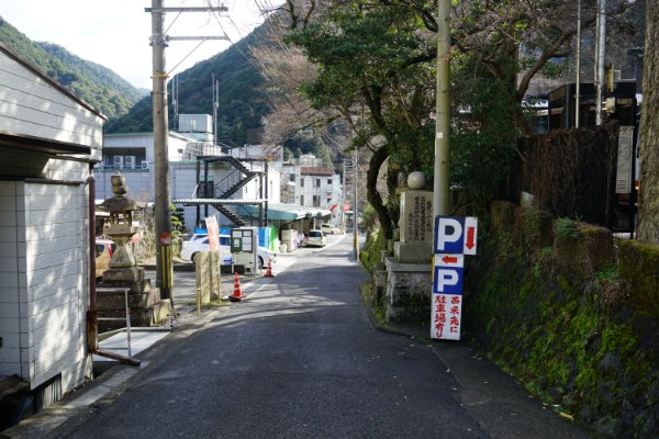 犬鳴山バス停近く