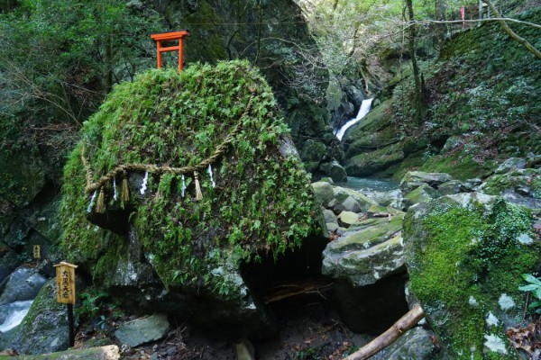 犬鳴山・大黒天岩
