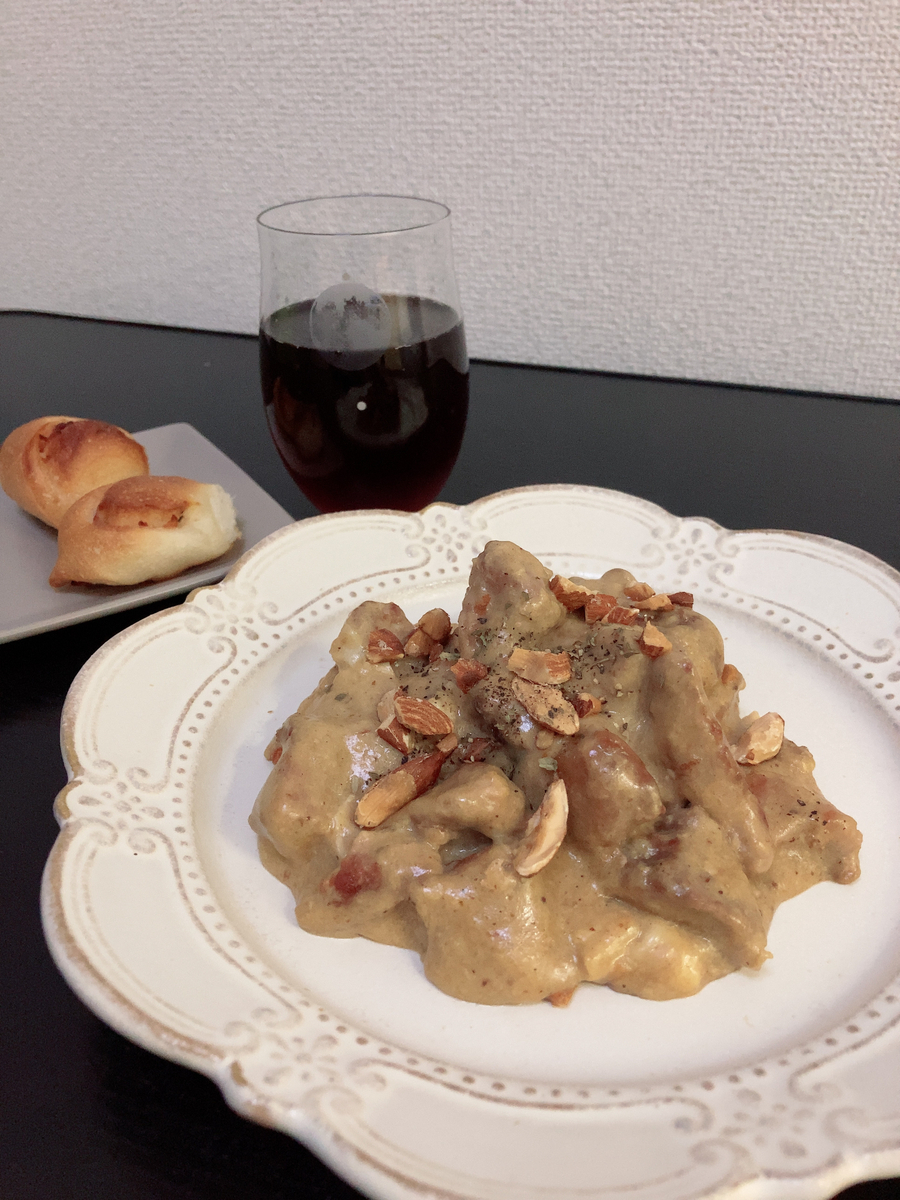 豚肉とアーモンドのカマンベール煮込み