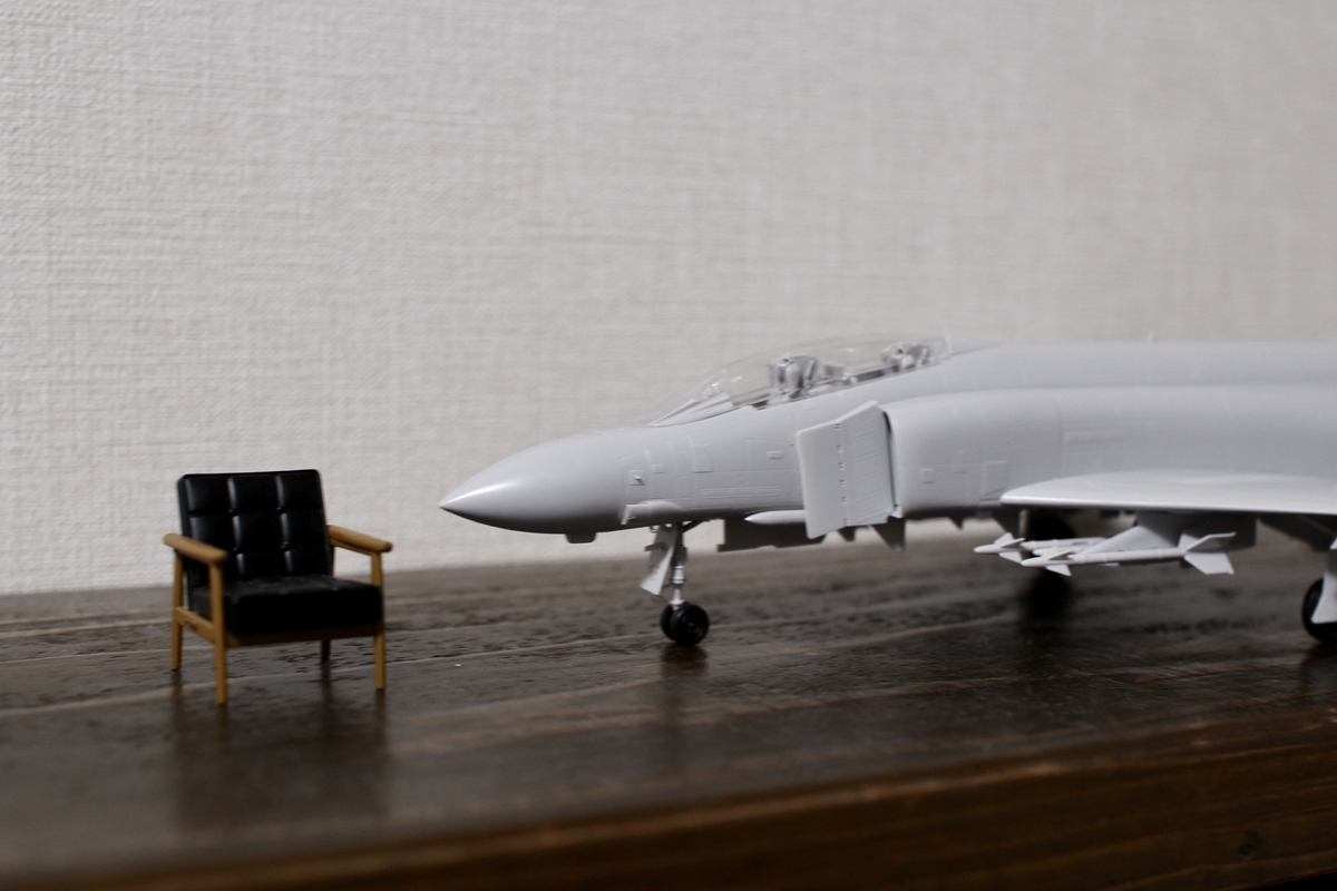 部屋に突然現れる怪鳥。ハセガワ ファントム 1/48 - Re:11colors