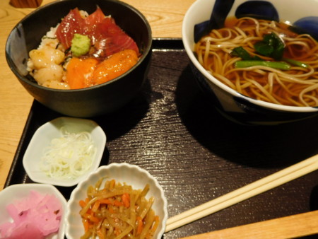 帰り道立ち寄った蕎麦屋のそば