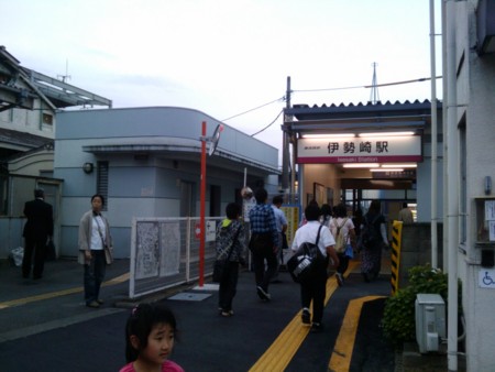  伊勢崎 東武線の駅前です。