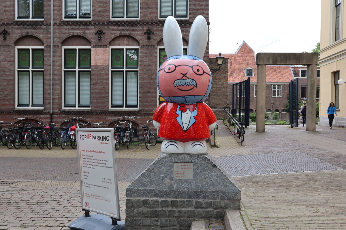 置き時計】ユトレヒトの楓の木使用正方形電池式 オランダミッフィー