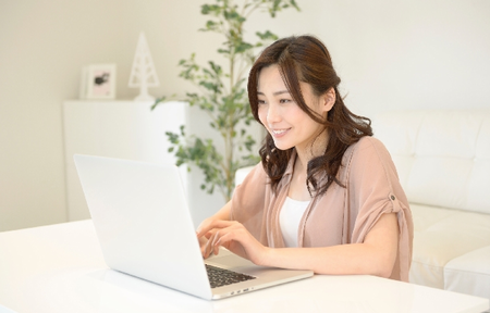 作業するママ 作業するママ