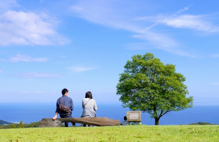 公園にいる夫婦