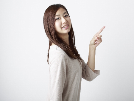 アドバイスする女性