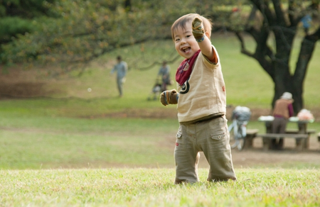 外遊びする子供