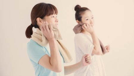 産褥期後の爽やかな汗をかくママ 産褥期後の爽やかな汗をかくママ