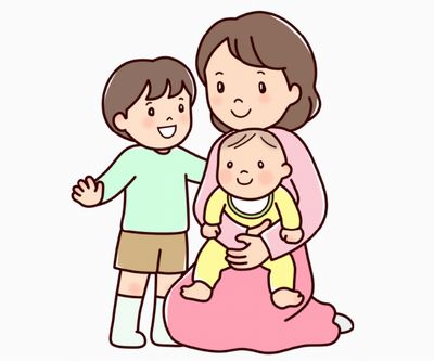 上の子と下の子2人の子供を育てるママ