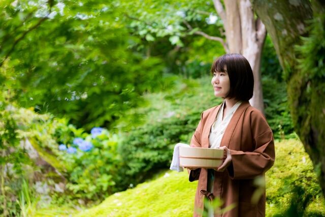 岩盤浴で血行が良くなった女性