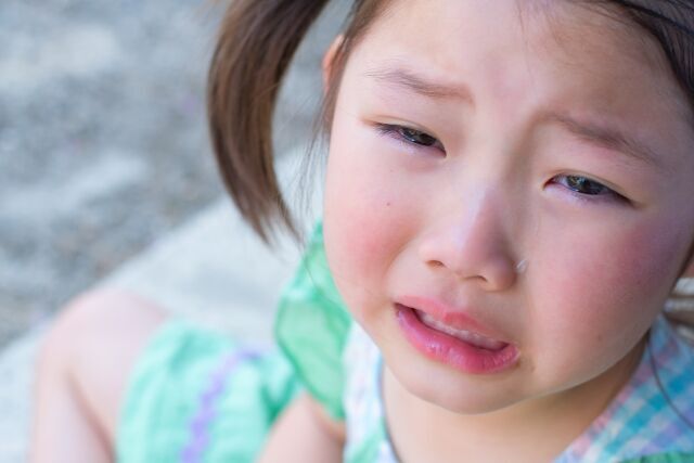 拗ねて泣き出す子供