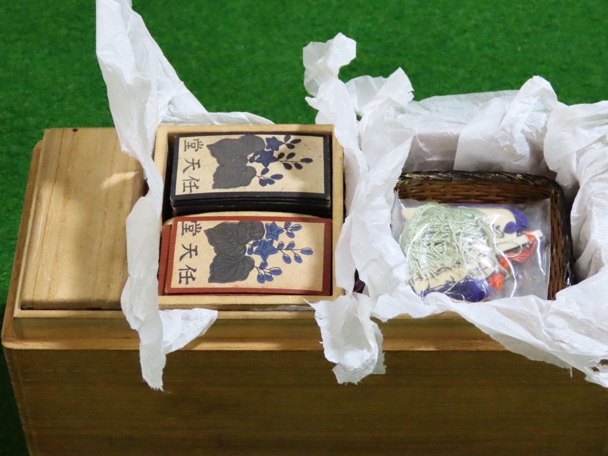 花札の世界が広がり深まる『八八道具セット』の吟味された遊び心