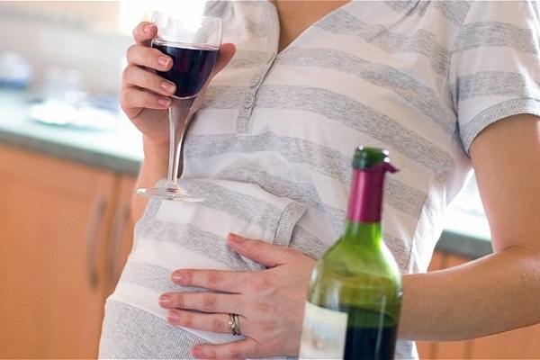 bà bầu không uống bia rượu