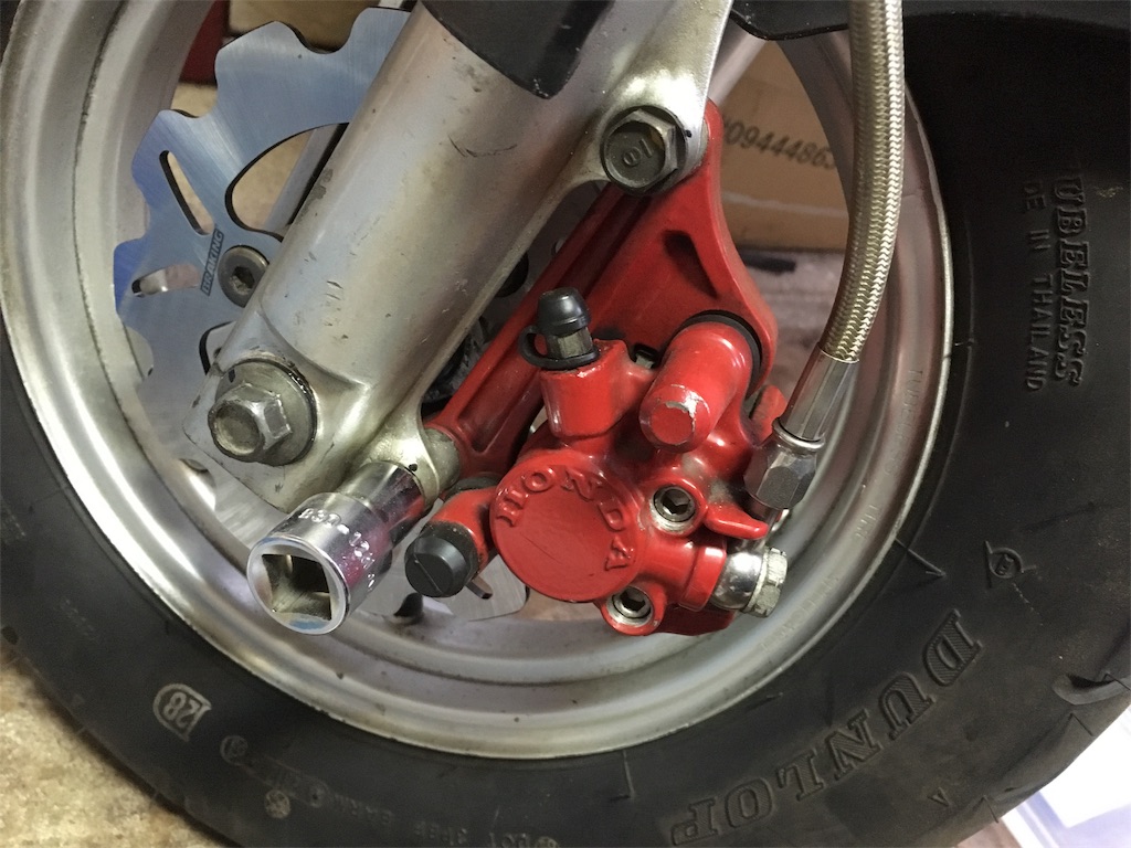 モンキーr　フロントブレーキ モンキーR デイトナ ウェイブローター取り付け - バイクのある景色