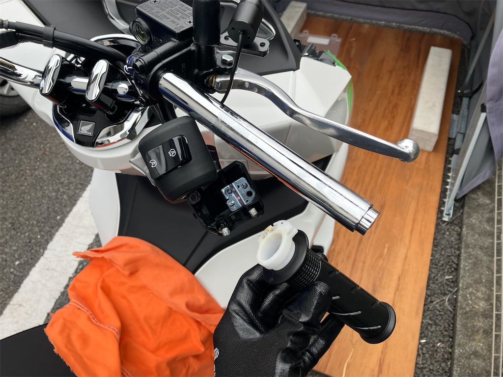 PCX クリップヒーター取り付け - バイクのある景色
