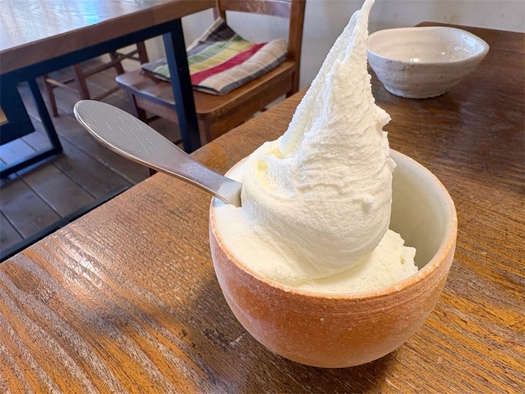 しぼりたて牛乳のアイスの写真