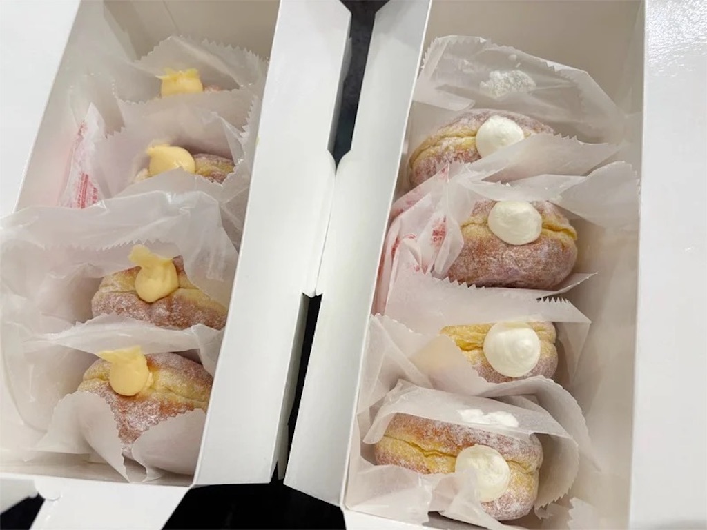 購入したクリームとカスタードドーナツ5個ずつ