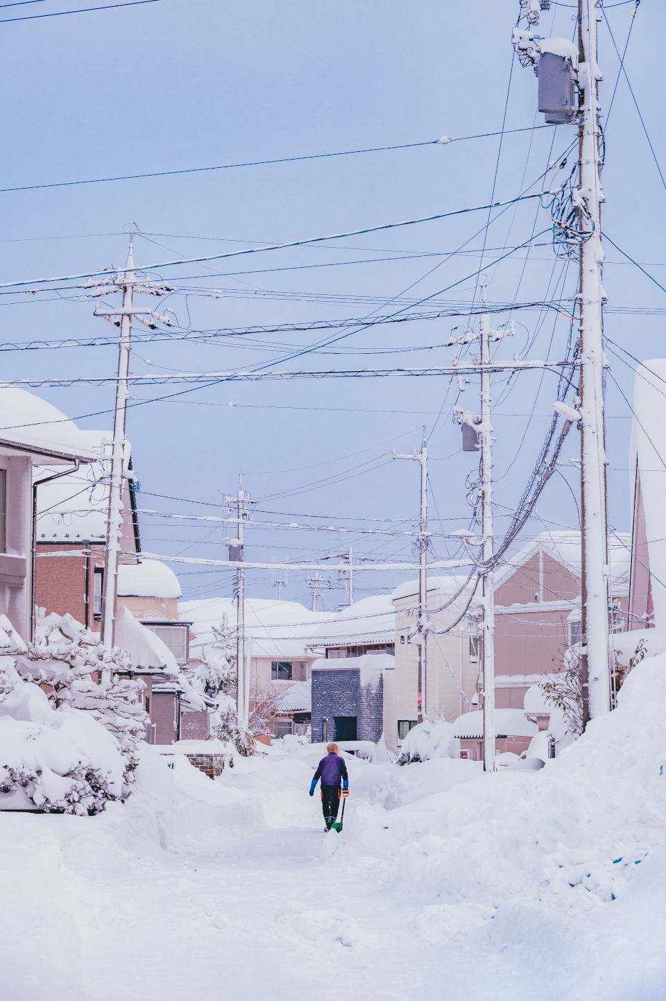 雪がつくるアニメのワンシーンのような冬景色 - 日本の四季を届けるフォトレター by Akine Coco